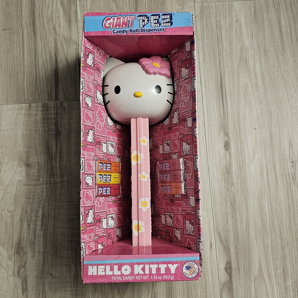 HELLO KITTY Giant PEZ candy roll dispenser